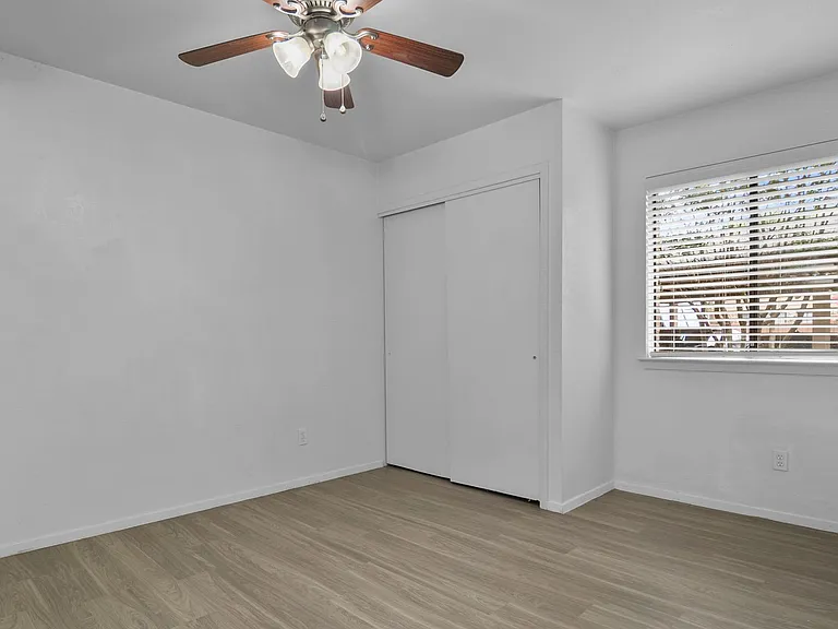 5720 Cedar Creek Dr — Photo 17