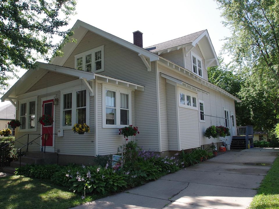 1st image of 325 E 1st St