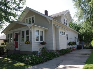 325 E 1st St, Waconia, MN 55387