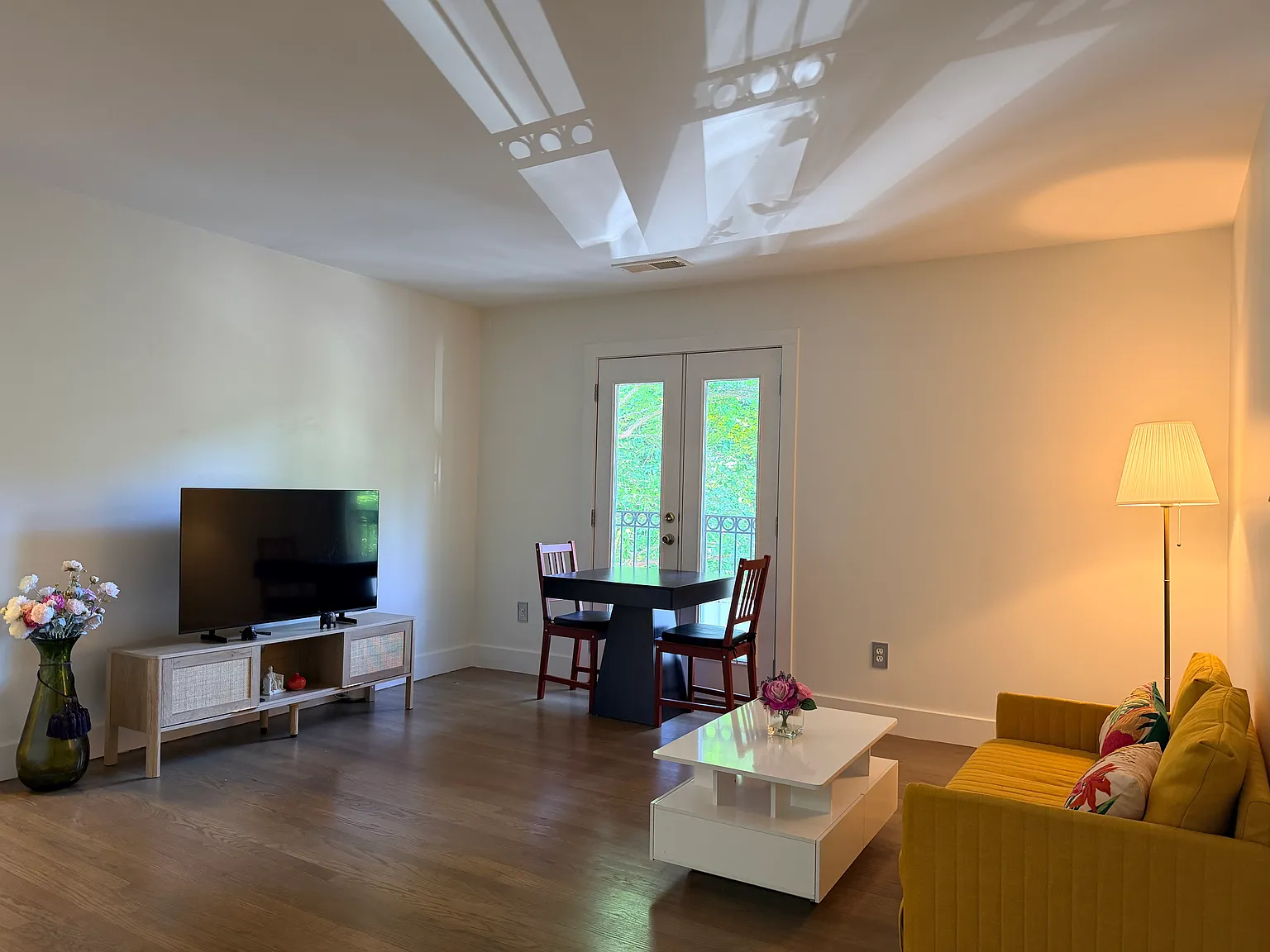 1 bed, 700 sqft, $2,050 — Photo 3