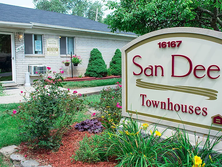 San Dee Townhomes — Photo 9