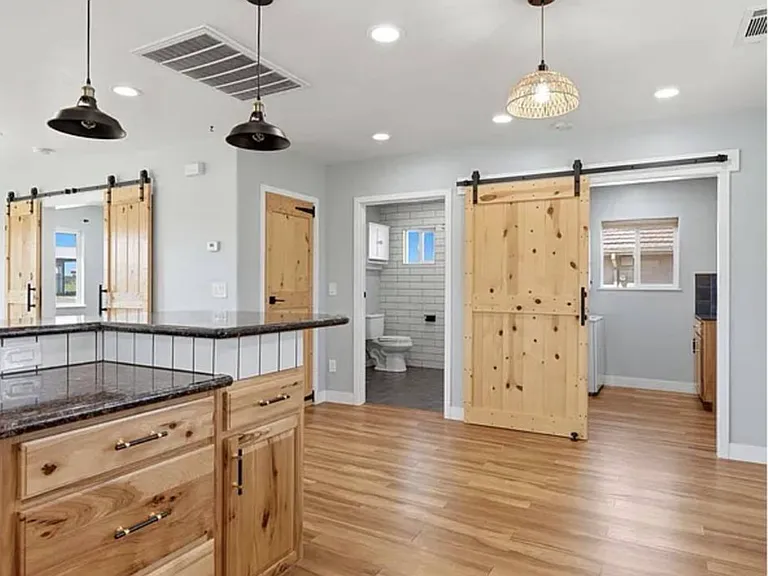 2702 E Goshen Ave #A — Photo 4