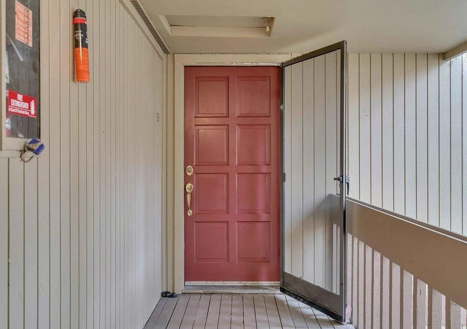 Spacious Upstairs Condo, Balcony, Storage, Gorgeous Complex, Pool, Clubhouse, Tennis Court! — Photo 2