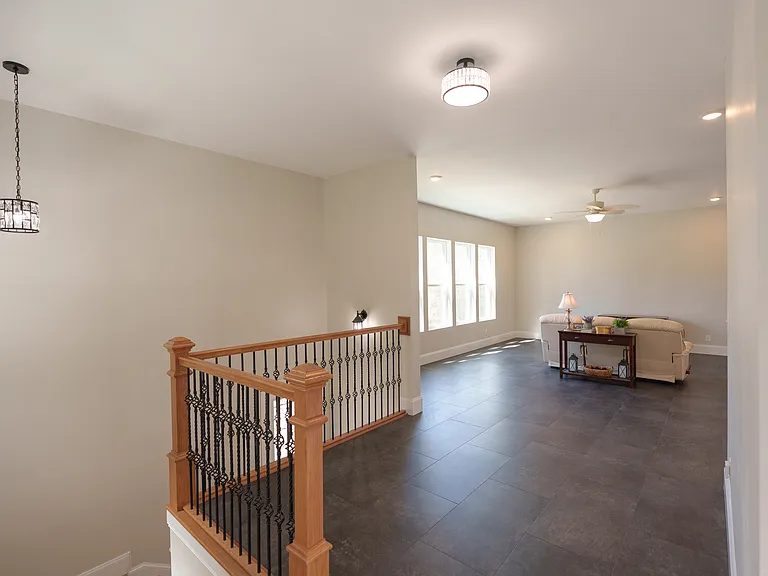 60 Madison Dr — Photo 9