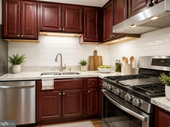 10025 Fair Woods Dr Unit 144, Fairfax, VA 22030