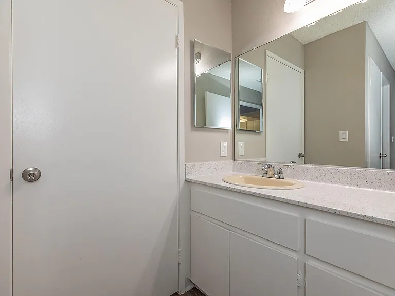 Peartree Apartments — Photo 38