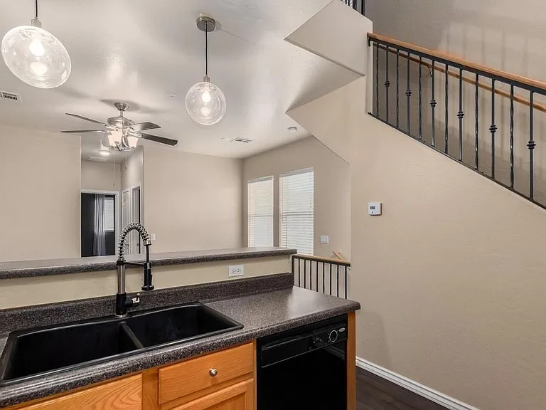 900 W Aspen Way — Photo 15