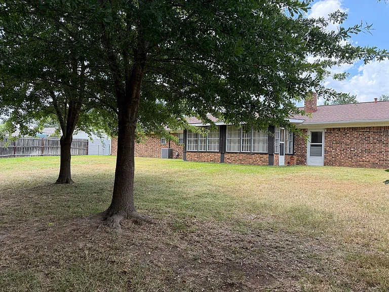 403 Sheffield Dr — Photo 22