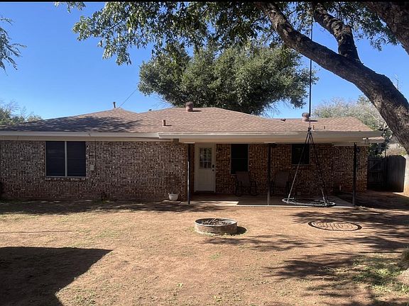 3rd image of 2533 Sylvan Dr