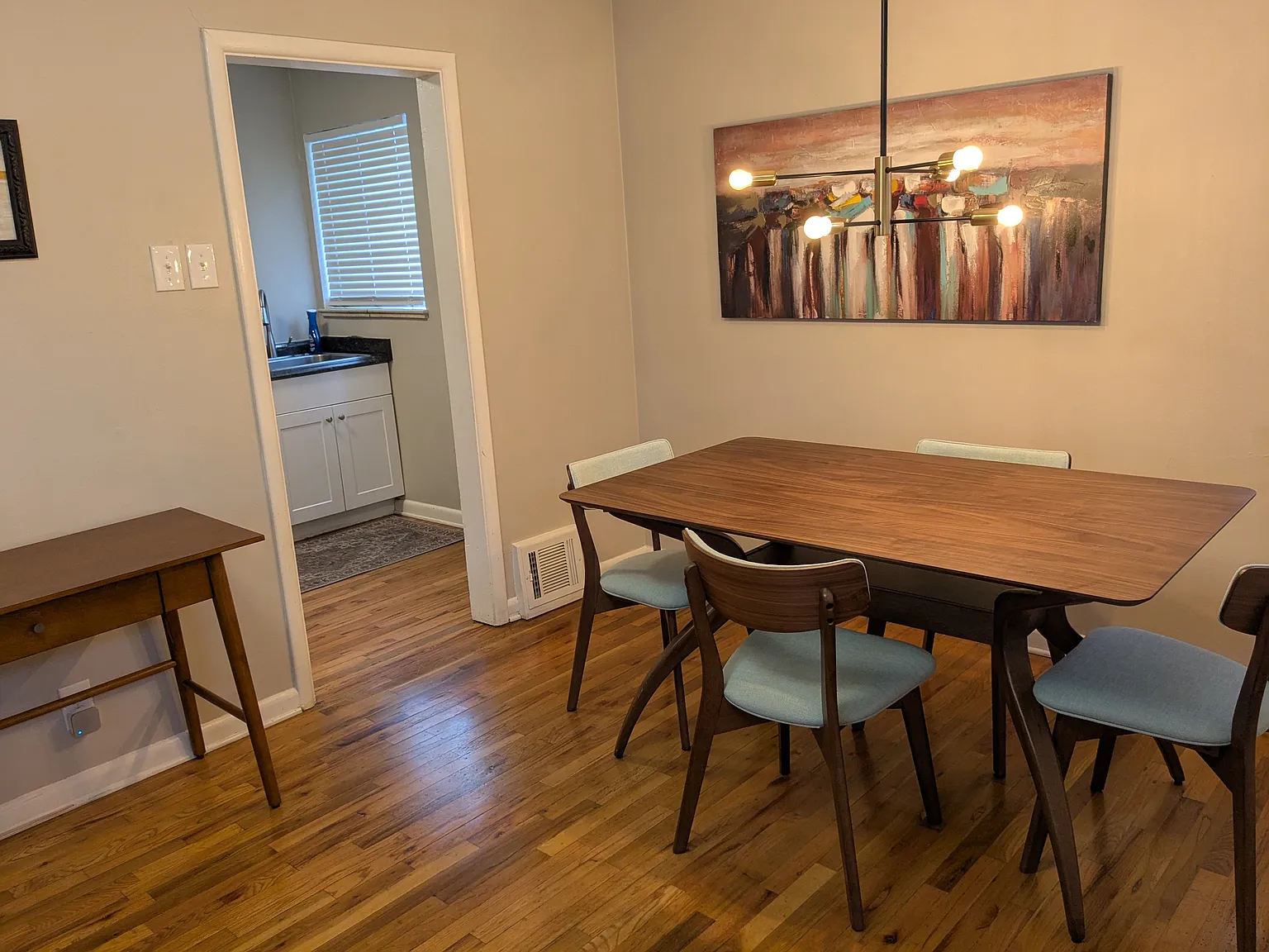 2 bed, 825 sqft, $2,300 — Photo 4