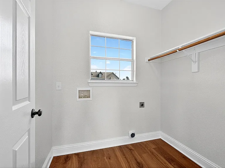 501 Harris St — Photo 8