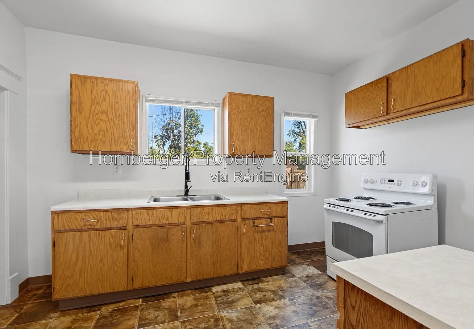 2 bed, 1.0 bath, 940 sqft, $1,350 — Photo 2