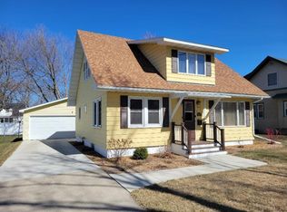 317 7th St SW, Wells, MN 56097