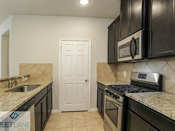 5th image of 160 Camelot Place Ct