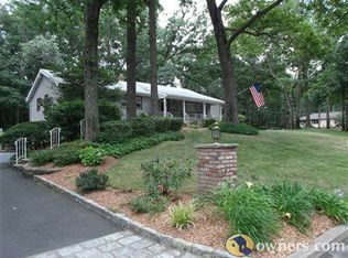 53 Skytop Dr, Mahwah, NJ 07430