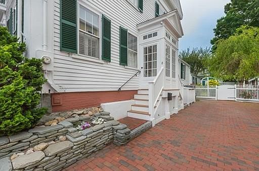 3rd image of 8 Auburn St
