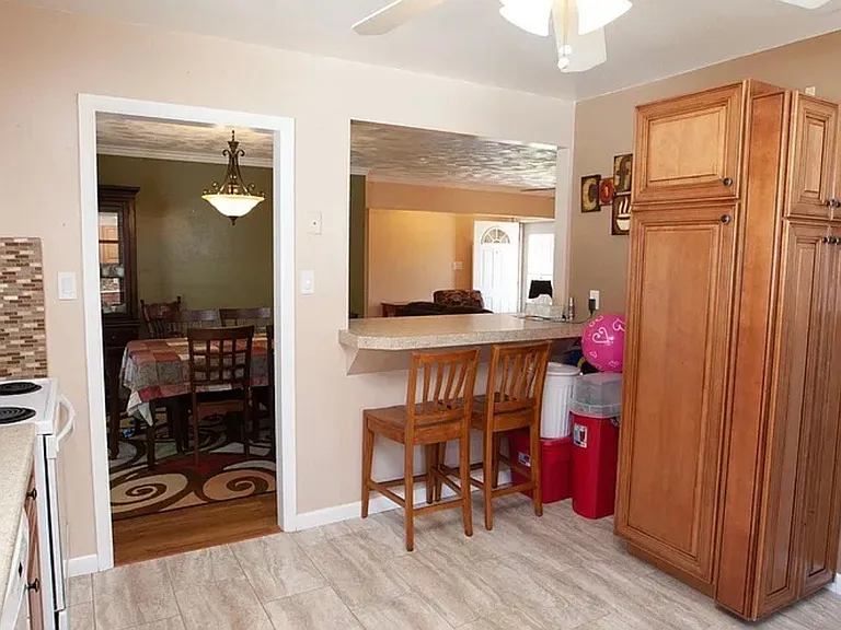 1416 Adams Cir — Photo 8