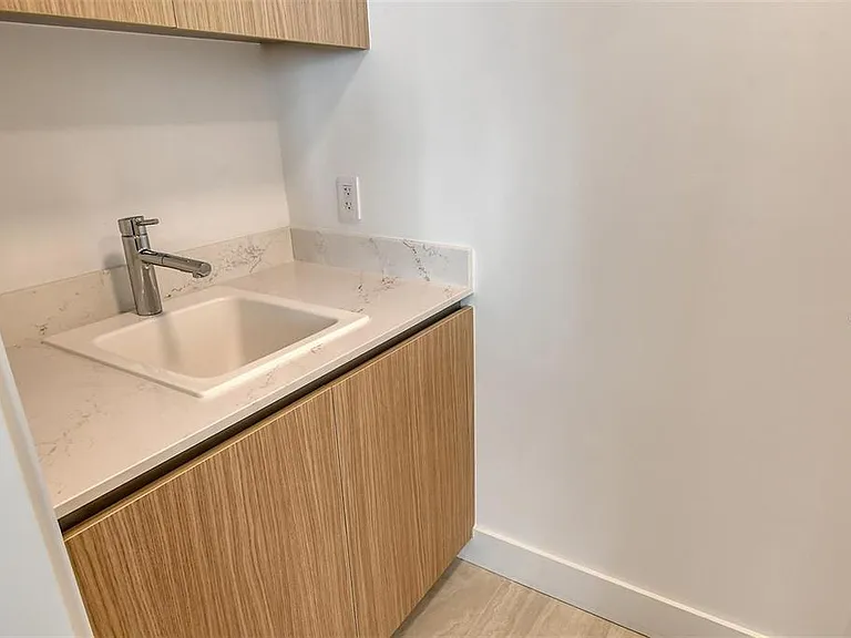 301 Quay Cmns #1011 — Photo 36