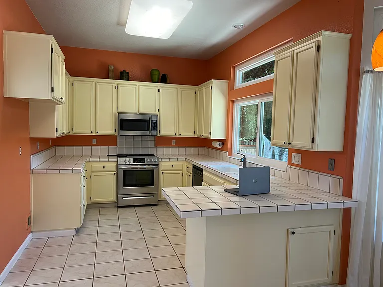 1109 Sikes Ct — Photo 23
