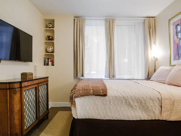 230 Central Park South image 11 of 17