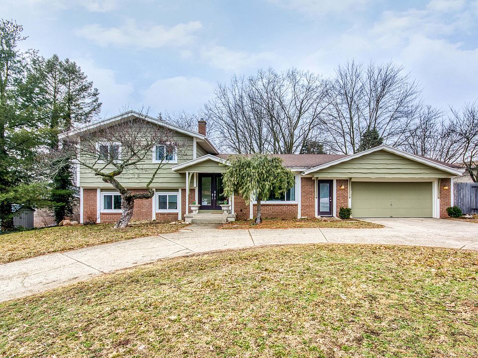 1st image of 2461 Cedarcrest Dr NE