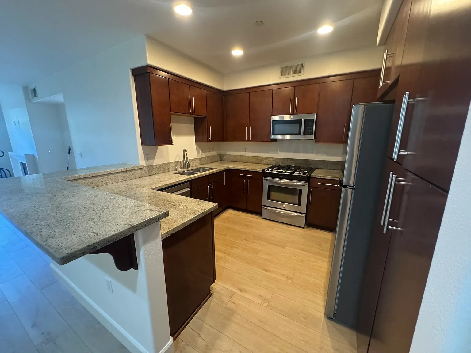 3 bed, 2.5 bath, 1500 sqft, $3,495 — Photo 3