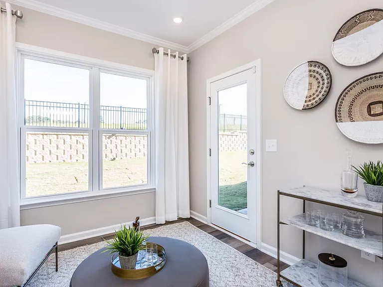 319 Villanova Dr — Photo 6