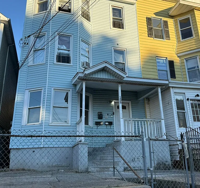 158 Ridgewood Ave #1