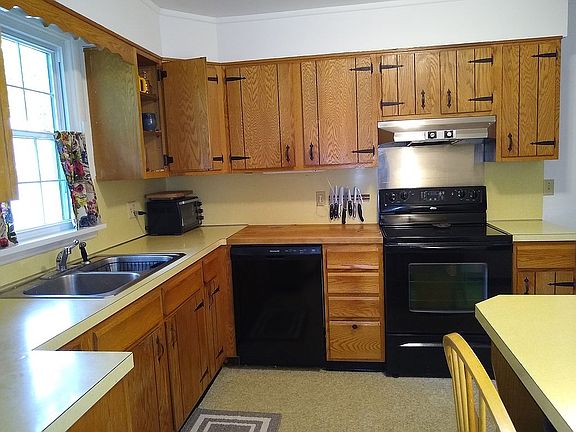 5th image of 8 Sheppard Pl