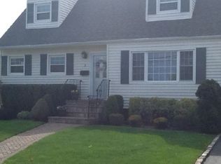 2 Anthony Ln, Massapequa Park, NY 11762
