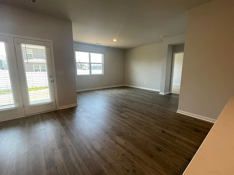 114 Olivia Cir — Photo 9