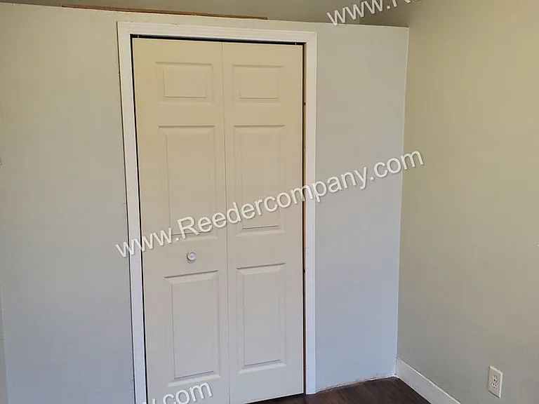 4915 Homerlee Avenue — Photo 11