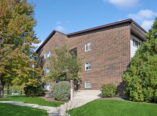 660 Perrie Dr APT 201, Elk Grove Village, IL 60007