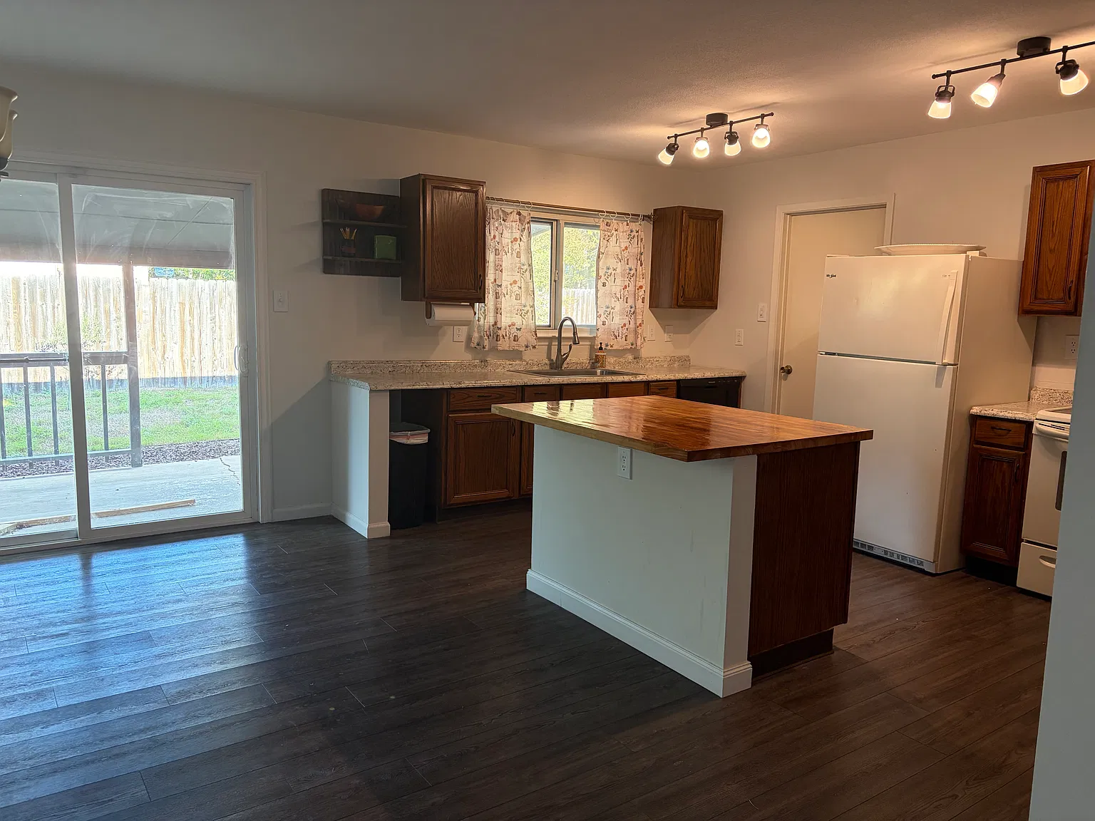3 bed, 1460 sqft, $1,710 — Photo 2