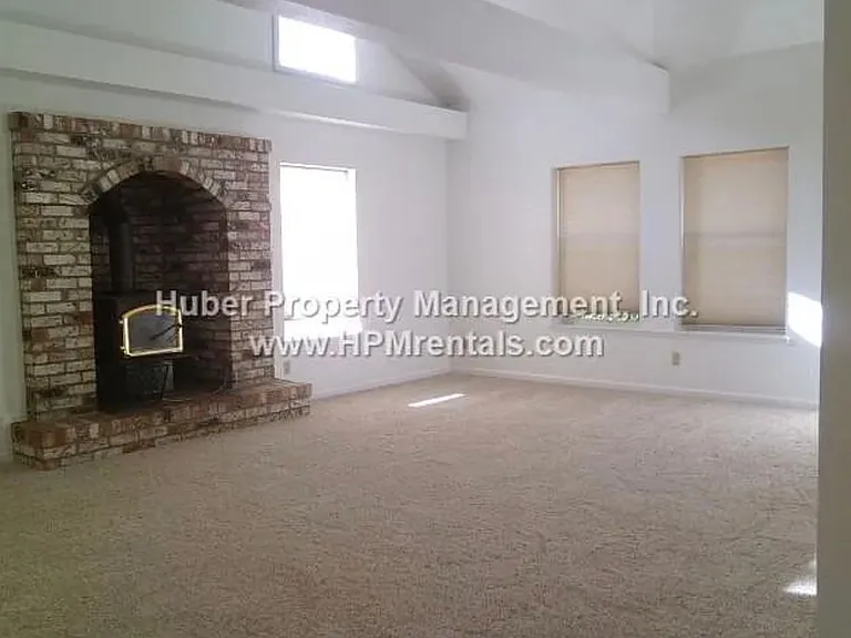 6060 Happy Pines Dr — Photo 4