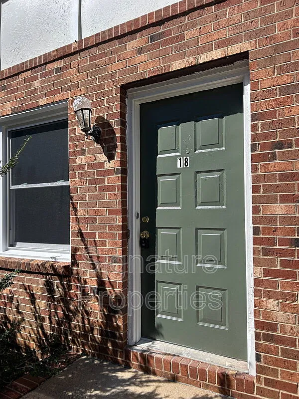 2 bed, 1.5 bath, $875 — Photo 2