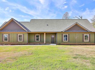 109 Natures Cove Rd, Newnan, GA 30263