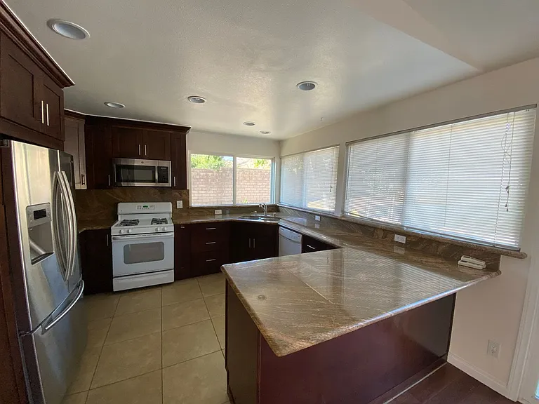 805 Crosby Ave — Photo 3