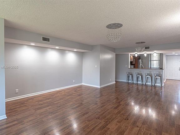 4th image of 4133 Carambola Cir S #G203