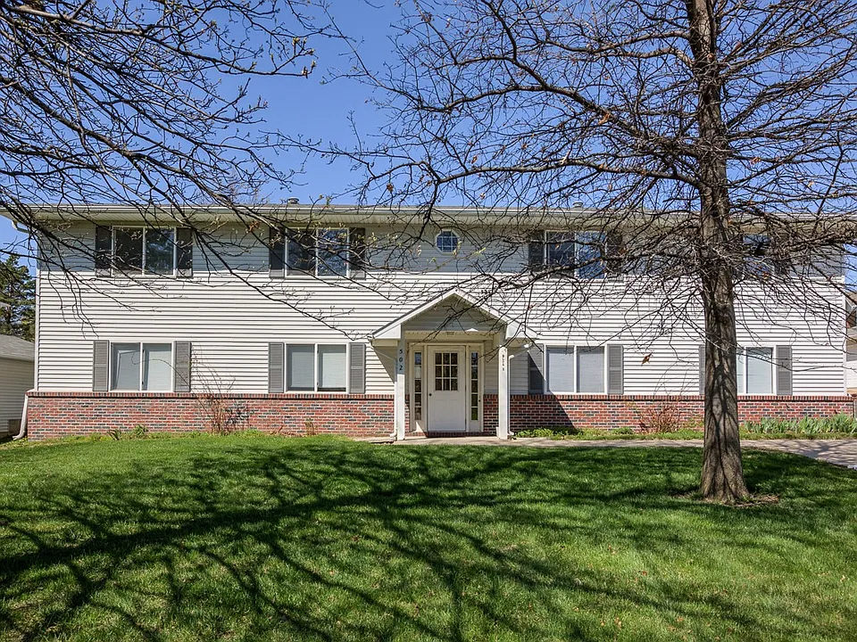 Exterior of Grenta Oaks.