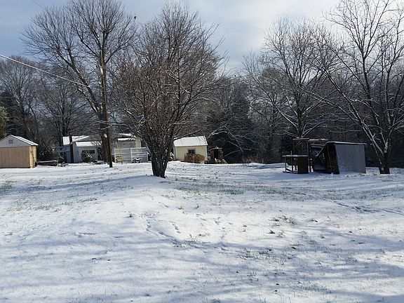 4th image of 21 Lake Circle Dr