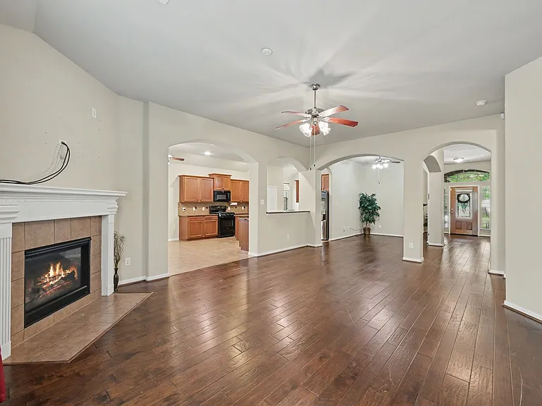 1912 Hill Manor Dr — Photo 9