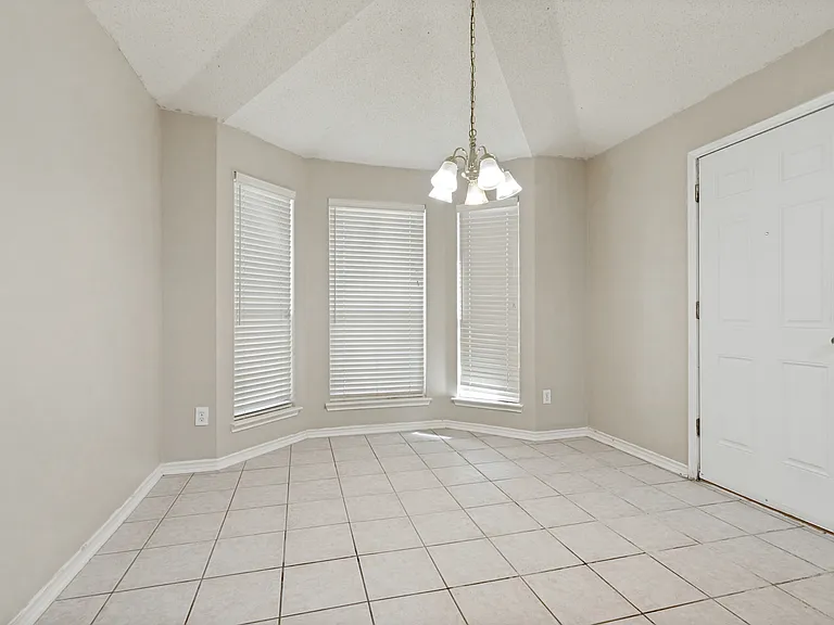 1524 Summerfield Dr — Photo 1