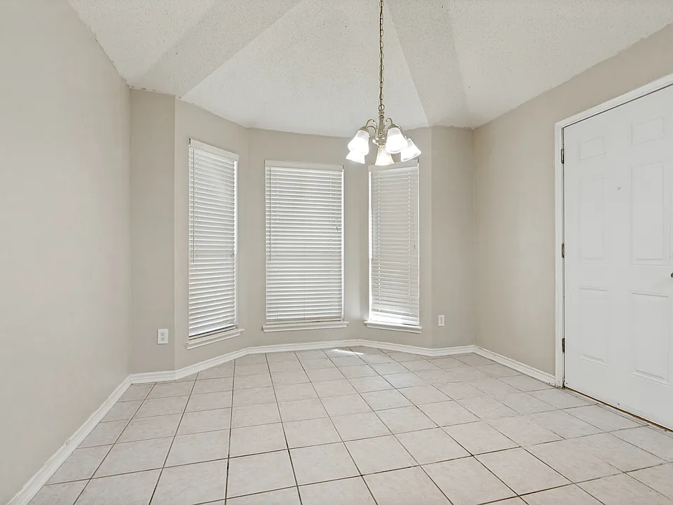 1524 Summerfield Dr