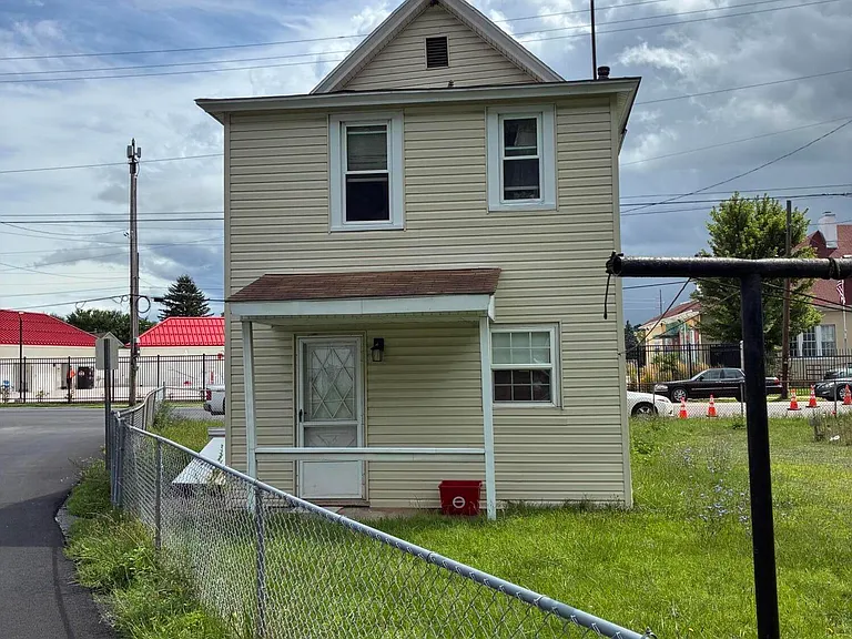 987 Providence Rd — Photo 2