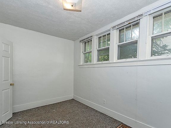 2nd image of 136 Leslie St