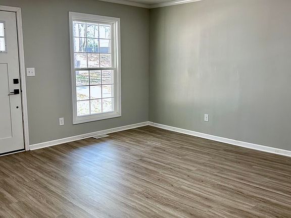 3rd image of 712 Pickett St