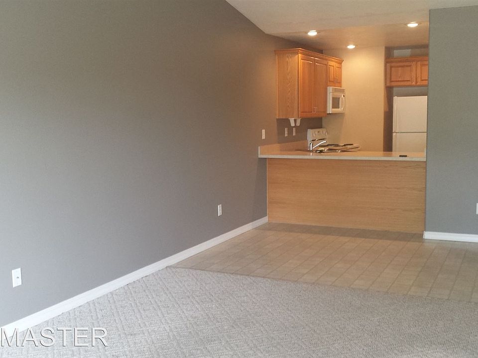 1st image of 860 S 5 W APT 4