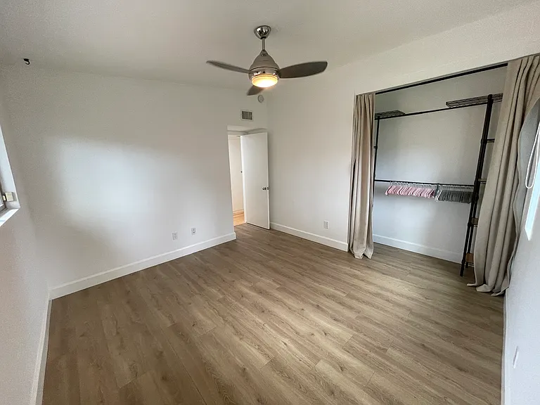 22526 Friar St — Photo 26