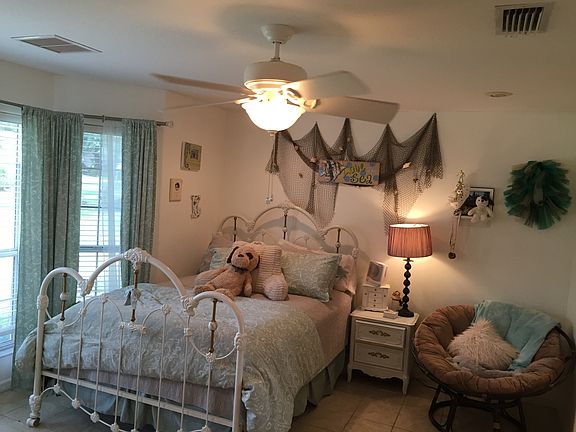 3rd image of 361 Carriage Ln